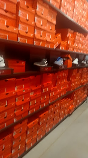 Clothing Store «Nike Factory Store», reviews and photos, 505 Premium Outlets Dr, Monroe, OH 45050, USA
