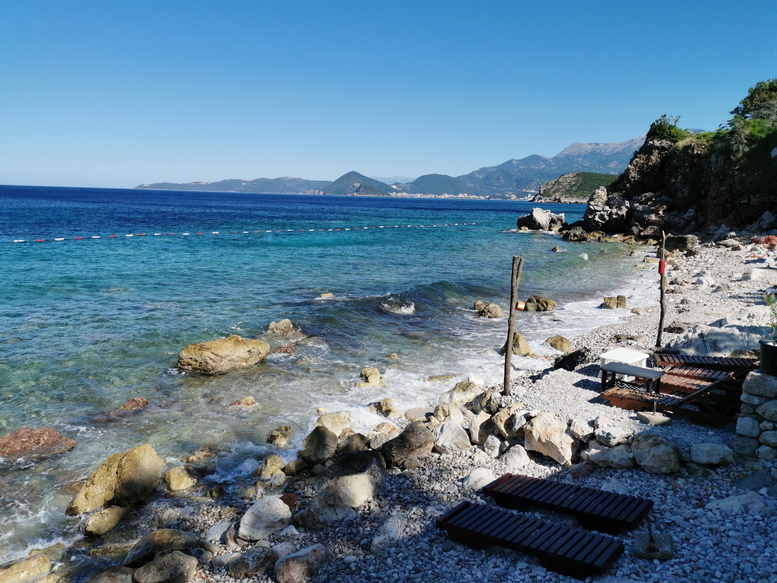 Foto di Presjeke beach con una superficie del terreno roccioso