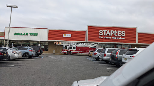Office Supply Store «Staples», reviews and photos, 135 Bloomfield Ave, Bloomfield, NJ 07003, USA