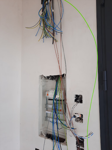 Serveis e instalacions electrics Reyes en Benissa, Alicante