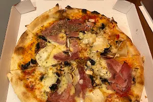 Pizza Della Nonna image