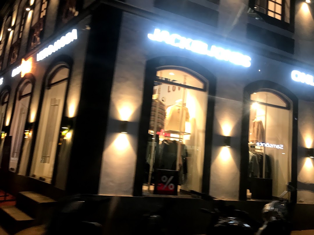 JACK & JONES