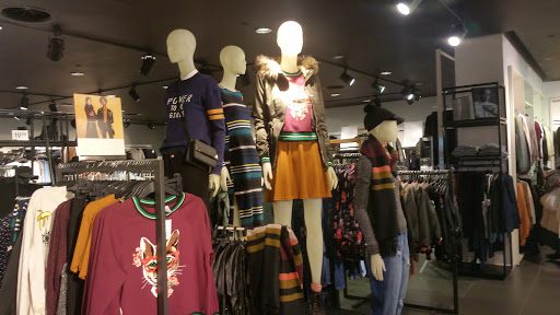 Clothing Store «H&M», reviews and photos, 206 Legacy Blvd, Dedham, MA 02026, USA