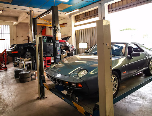 Photo 2 - GARAGE MORENO