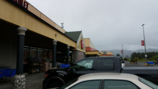 Grocery Store «Grocery Outlet Bargain Market», reviews and photos, 4157 NW U.S. 101 #101, Lincoln City, OR 97367, USA