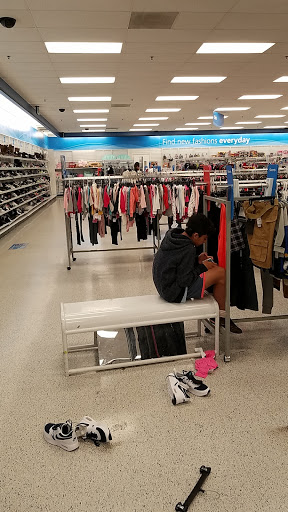 Clothing Store «Ross Dress for Less», reviews and photos, 5220 Jimmy Lee Smith Pkwy, Hiram, GA 30141, USA