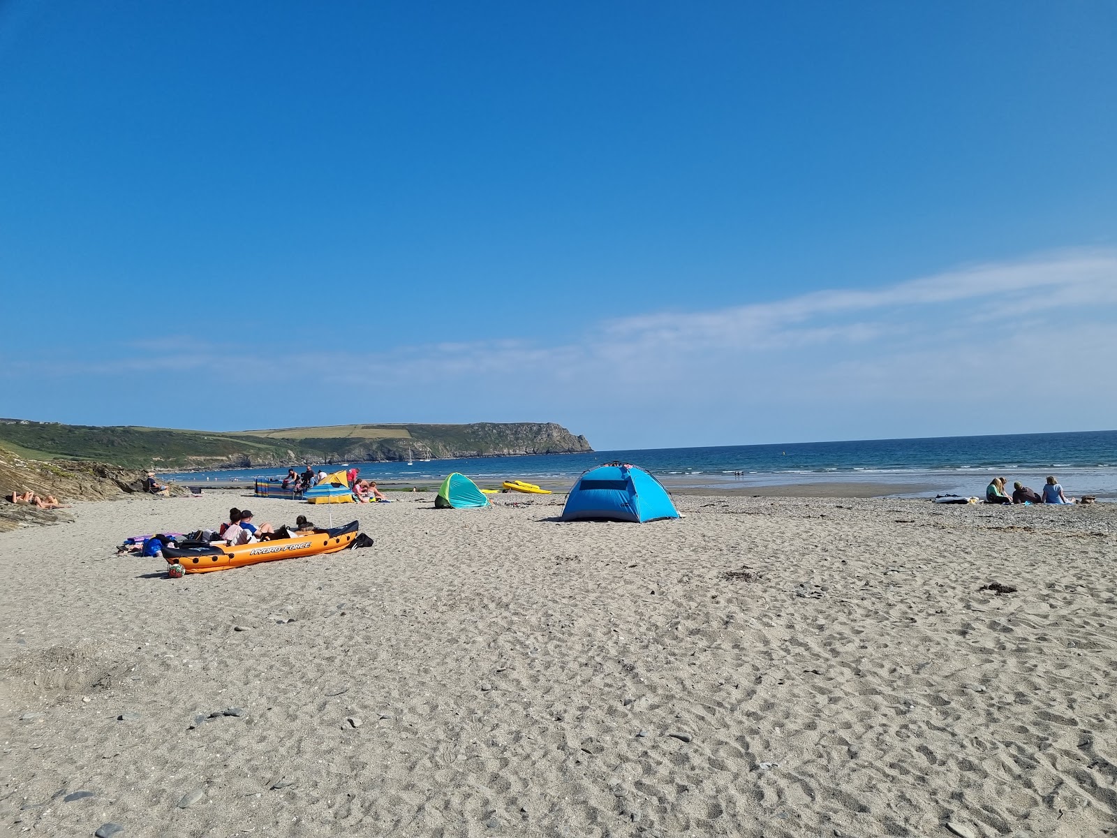 Foto de Pendower Beach con arena beige superficie