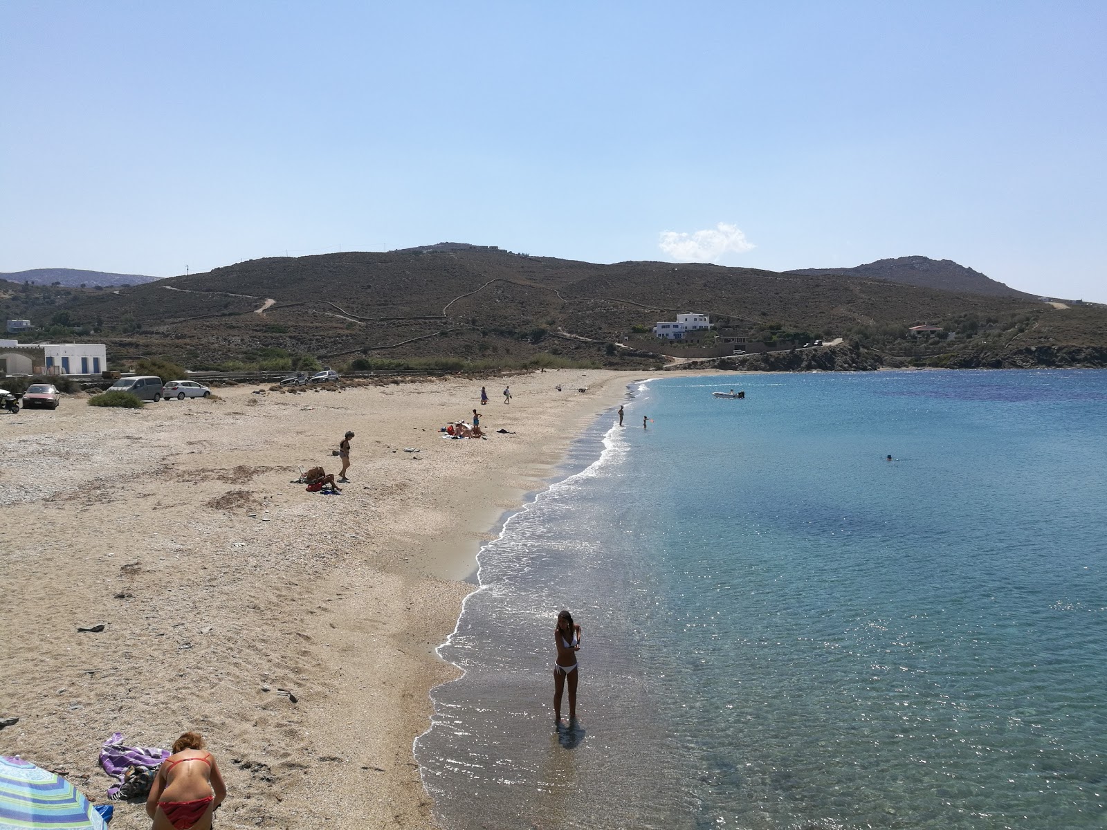 Paralia Pisolimnionas'in fotoğrafı uçurumlarla desteklenmiş
