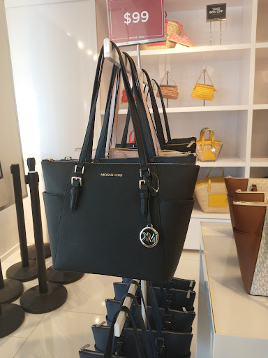 Fashion Accessories Store «Michael Kors», reviews and photos, 1 Outlet Blvd #400, Wrentham, MA 02093, USA