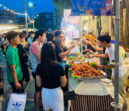The BASE Park East Sukhumvit 77 photo