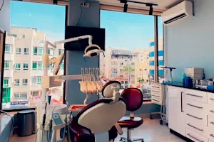 عيادة الدكتور صالح جميل عباهرة لتقويم وتجميل الأسنان (ORTHODONTIST) image