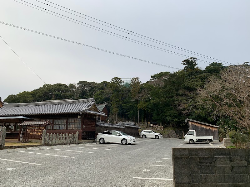 亀岡神社 参拝者駐車場