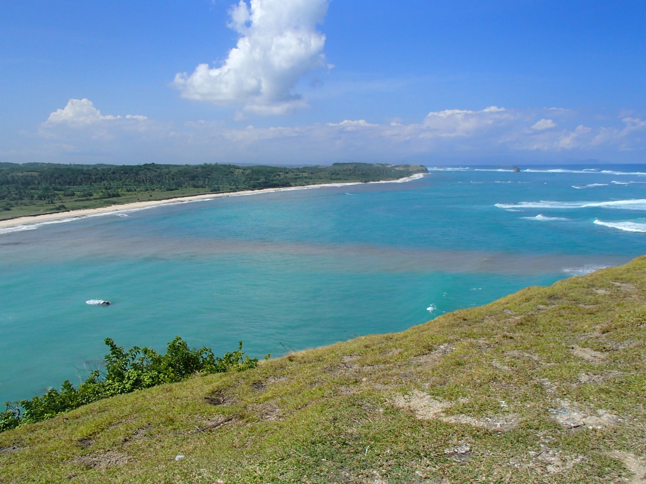 Zdjęcie Tabuan Beach z przestronna plaża