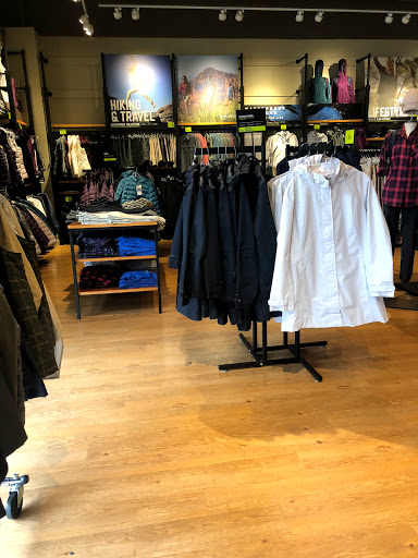 Clothing Store «Eddie Bauer Outlet», reviews and photos, 18501 Outlet Blvd #300, Chesterfield, MO 63005, USA