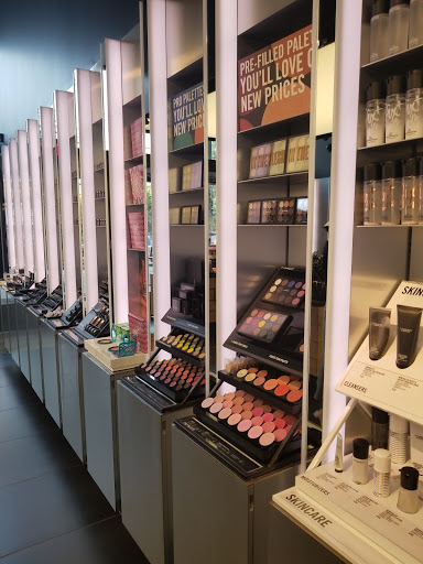 Cosmetics Store «MAC Cosmetics», reviews and photos, 615 NW 23rd Ave, Portland, OR 97210, USA
