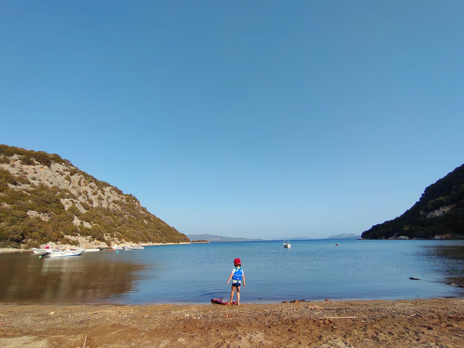 Foto von Marathias Beach mit kleine bucht