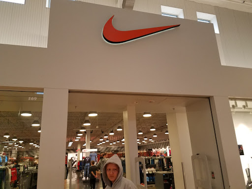 Sporting Goods Store «Nike Factory Store», reviews and photos, 6170 Grand Ave #569, Gurnee, IL 60031, USA