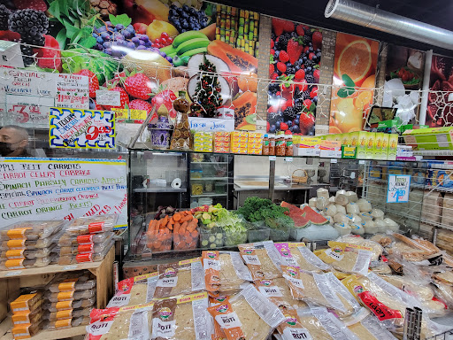 Produce Market «Fresh Farms», reviews and photos, 2626 W Devon Ave, Chicago, IL 60659, USA