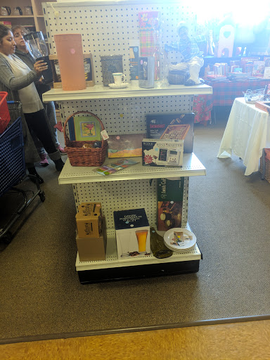 Thrift Store «ditto Upscale Resale of NJ», reviews and photos, 965 Belmont Ave, North Haledon, NJ 07508, USA