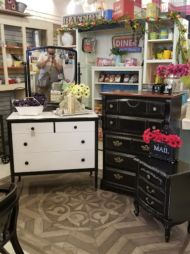 Antique Store «A Corner Cottage», reviews and photos, 895 Conner St, Noblesville, IN 46060, USA