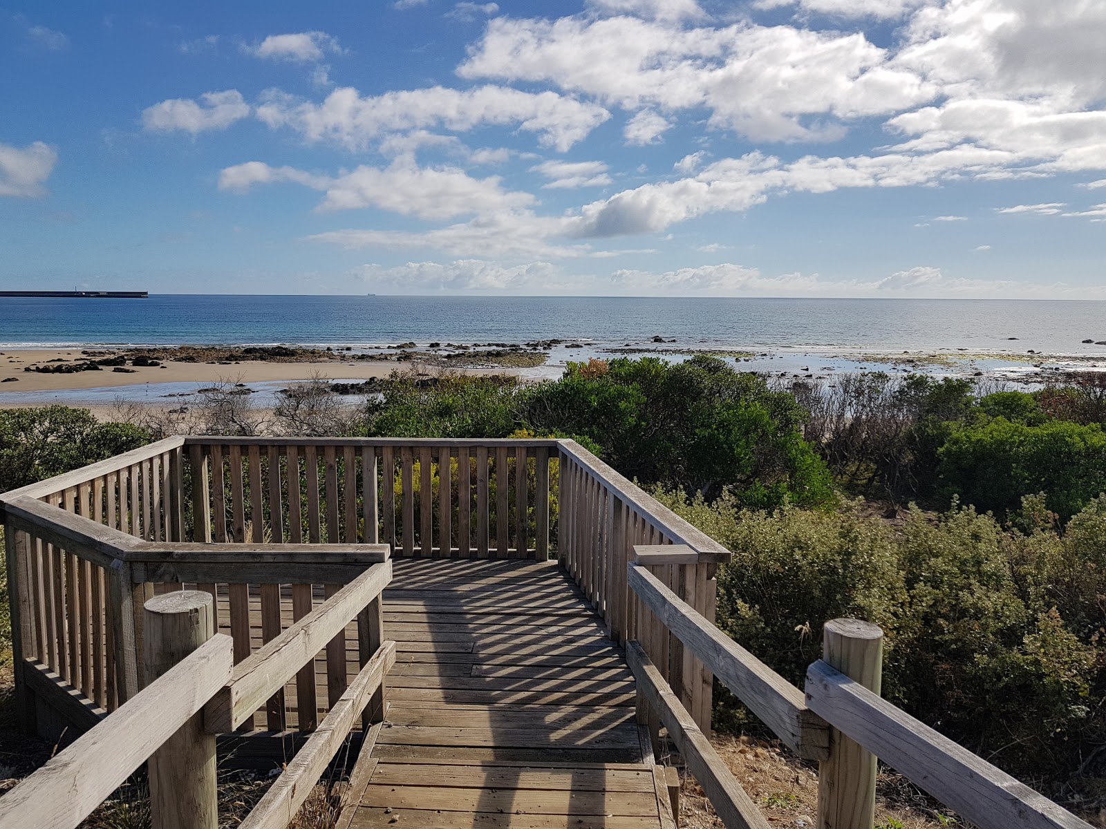 Foto de Wivenhoe Beach com muito limpo nível de limpeza