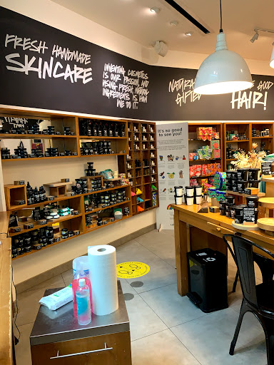 Cosmetics Store «Lush», reviews and photos, 4200 Conroy Rd, Orlando, FL 32839, USA