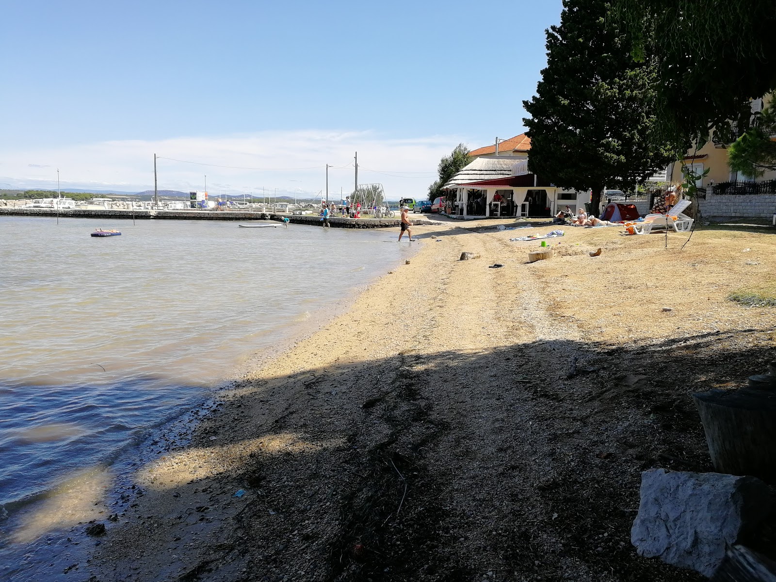 Photo of Tratica beach with partly clean level of cleanliness