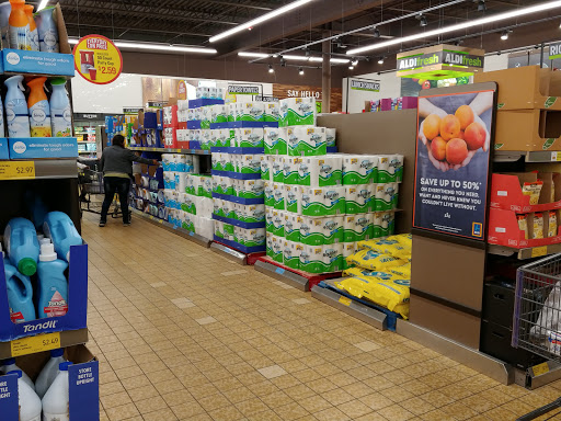 Supermarket «ALDI», reviews and photos, 799 Summit St, Elgin, IL 60120, USA