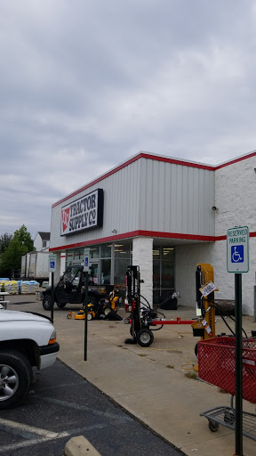 Home Improvement Store «Tractor Supply Co.», reviews and photos, 2003 Priest Dr, La Grange, KY 40031, USA
