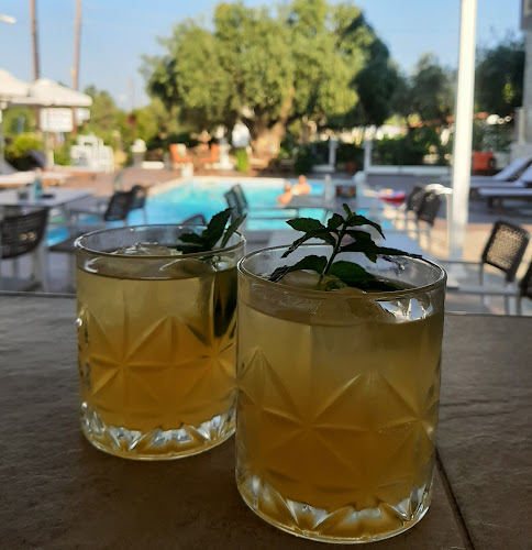 Johnny's pool cafe& Restaurant - Σιθωνία