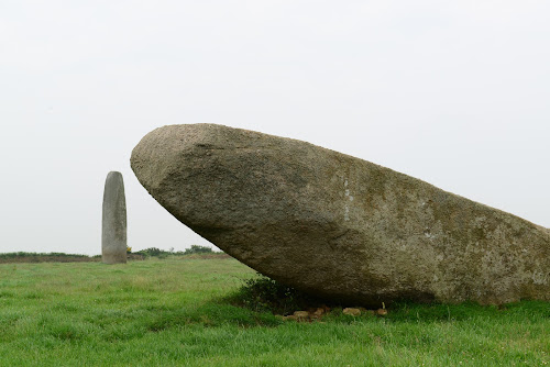 Menhir de Kerouezel à Porspoder