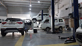 Mahindra Paramount Automotives   Suv & Commercial Vehicle Showroom