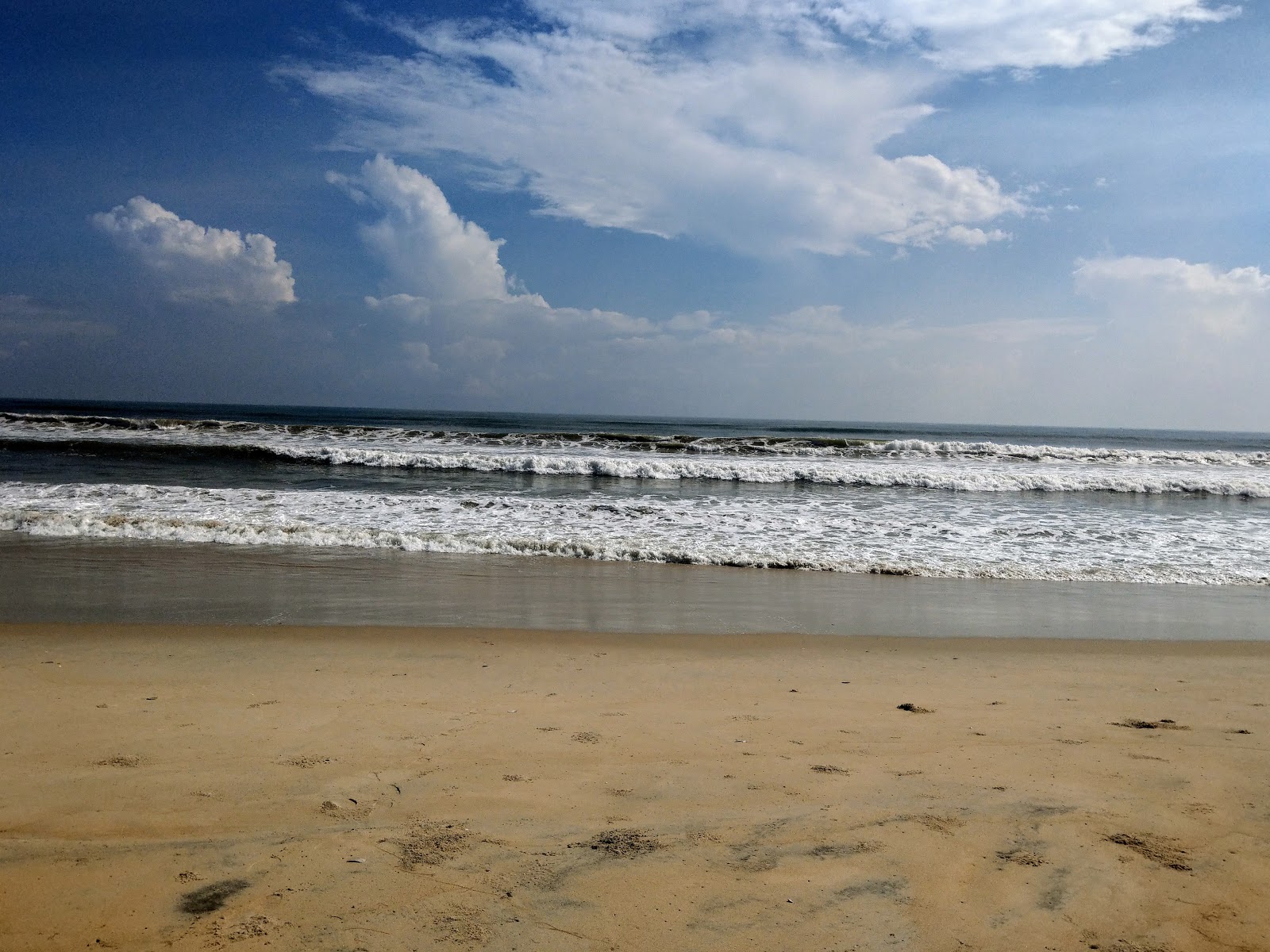 Foto af Vinh Hai Beach med lang lige kyst