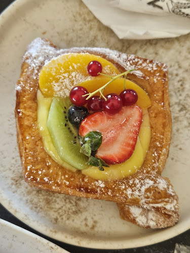 Sarikas Bakery Patisserie - Αρτοποιείο