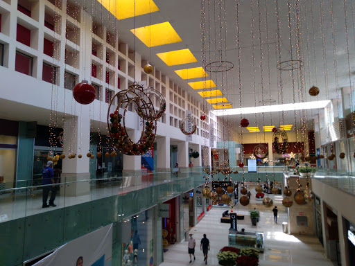 Shopping centres in San Salvador