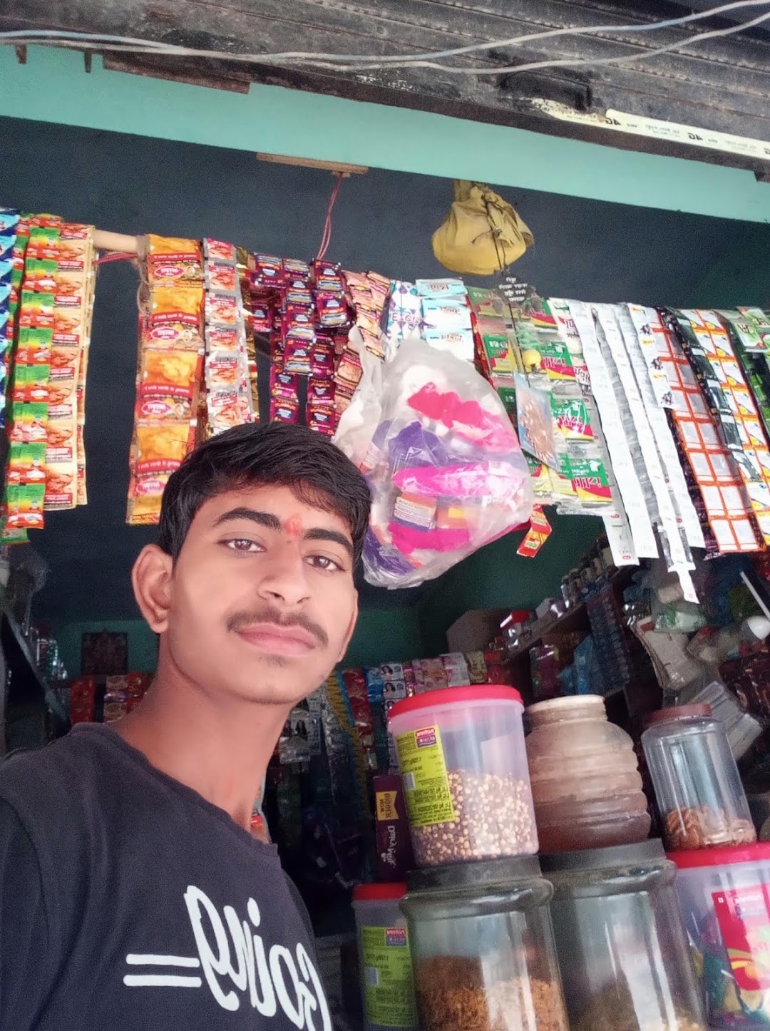 स्वतंत्र किराना स्टोर