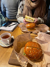 Plats et boissons du Restaurant servant le petit-déjeuner L'Artisan du Burger à Paris - n°11