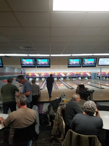 Bowling Alley «Crest Lanes Inc», reviews and photos, 2014 W 2nd St, Marion, IN 46952, USA