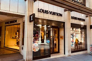 Louis Vuitton Bale image
