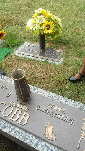 Funeral Home «Hanes Lineberry Funeral Home», reviews and photos, 6000 W Gate City Blvd, Greensboro, NC 27407, USA