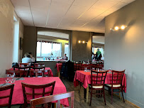 Atmosphère du Restaurant français Le Criquet à Chavigny - n°1