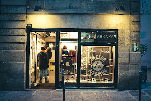 Les magasins achètent des piercings Paris