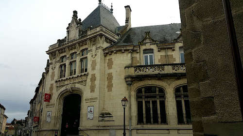 Banque Caisse d'Epargne Montbrison Centre Ville Montbrison