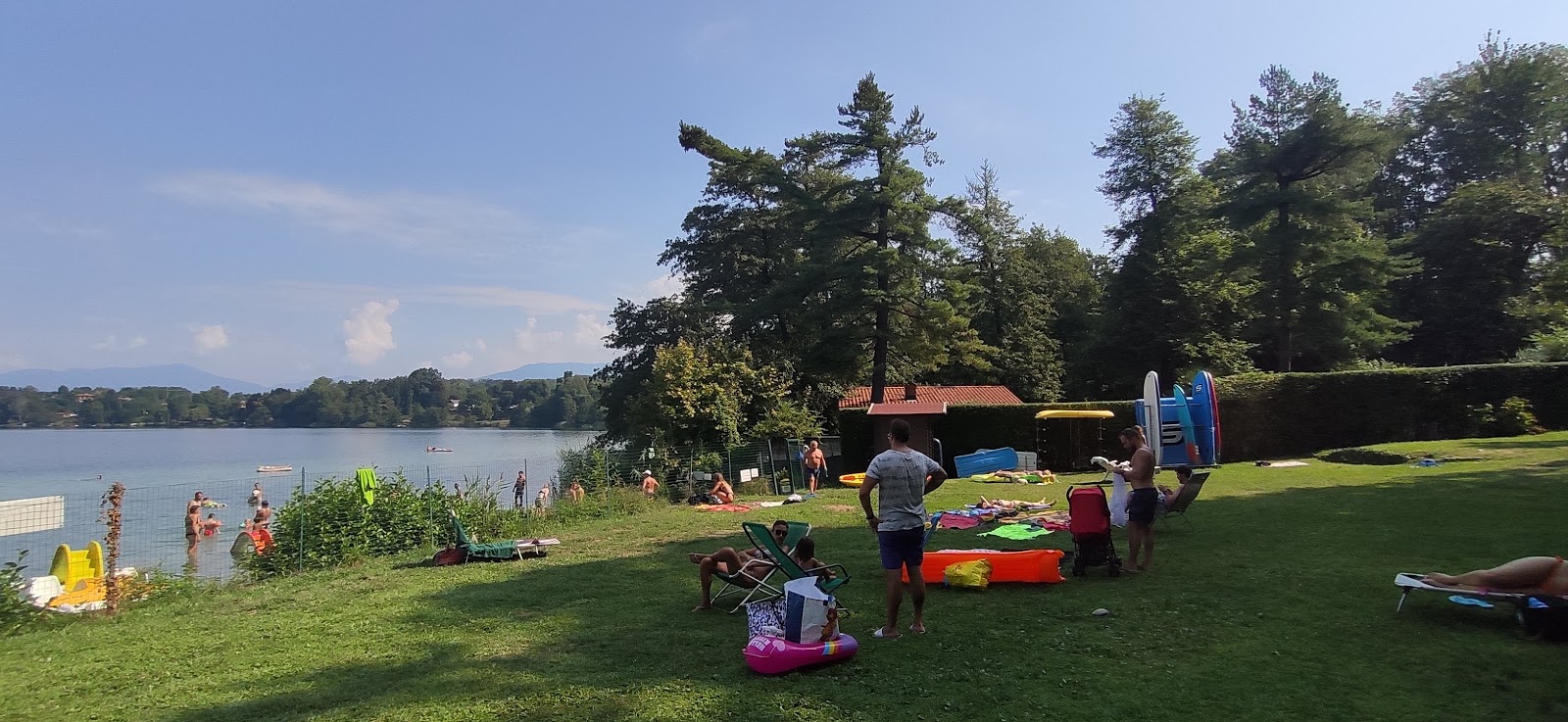 Foto von Comabbio Beach, Camping Lago di Monate mit sehr sauber Sauberkeitsgrad