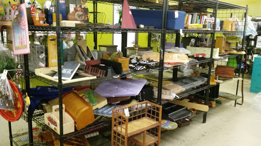 Thrift Store «75th & Thomas Goodwill Retail Store, Donation Center & Career Center», reviews and photos, 2929 N. 75th Ave, Phoenix, AZ 85033, USA