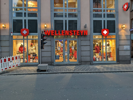 Stores to buy women's quilted vests Nuremberg