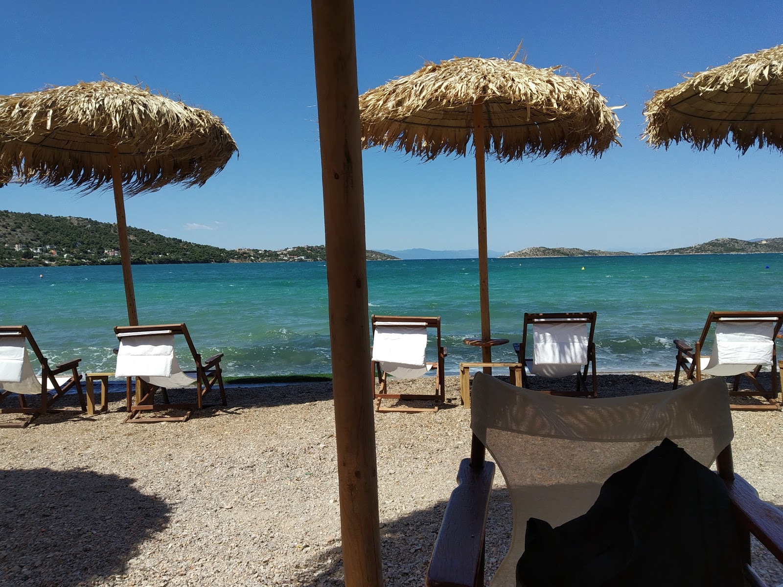 Foto di Paralia Agios Georgios con una superficie del piccoli ciottoli beige