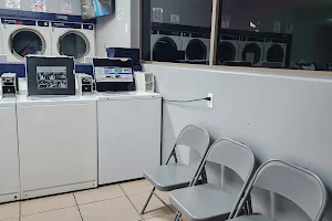 Mi Estrella Laundromat image