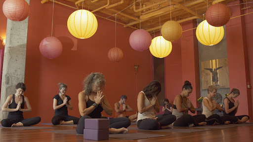 Yoga classes for pregnant women in Seattle