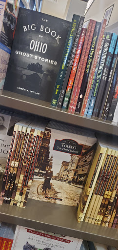 Book Store «Books-A-Million», reviews and photos, 2105 Levis Commons Blvd, Perrysburg, OH 43551, USA